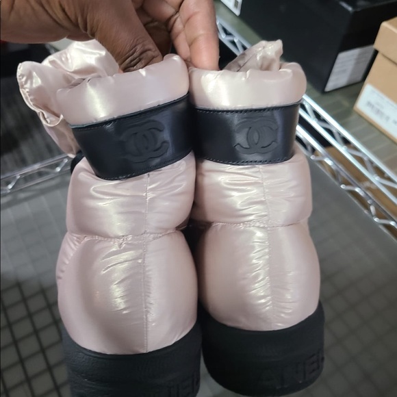 Chanel Nylon Snowboots - Picture 4 of 6